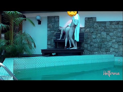 ❤️ Le patron invite la femme de chambre à la piscine, mais n'a pas pu résister à une chaude ☑ Vidéo anal at us ❌❤